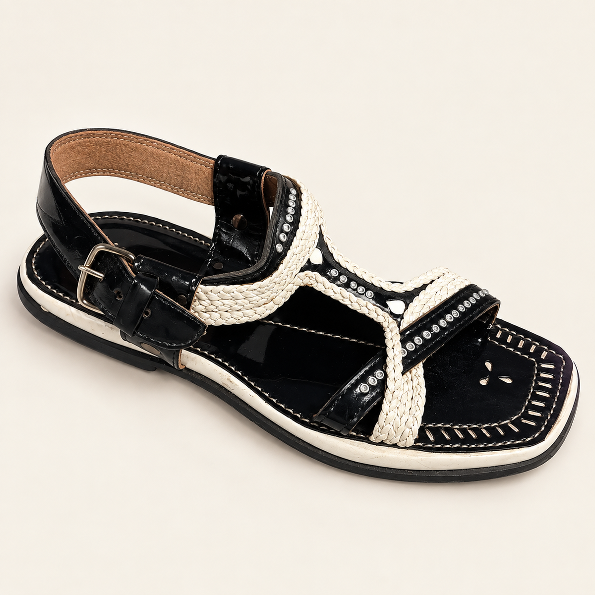 color:black